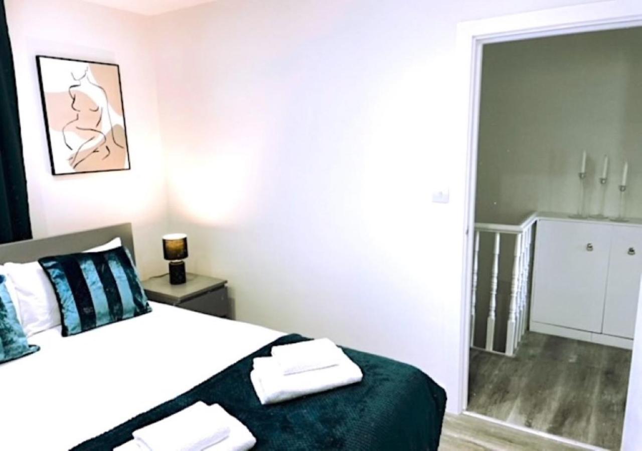 לונדון 2 Bedroom Serviced Apartment # מראה חיצוני תמונה